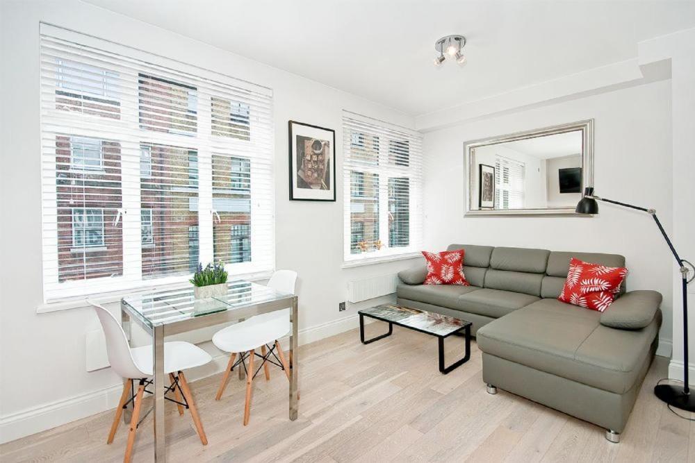 F3 Greek Street By Living Holiday home London