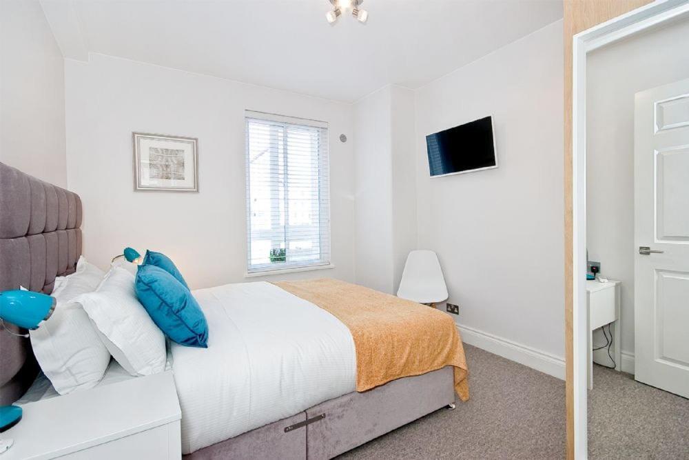 F3 Greek Street By Living * London