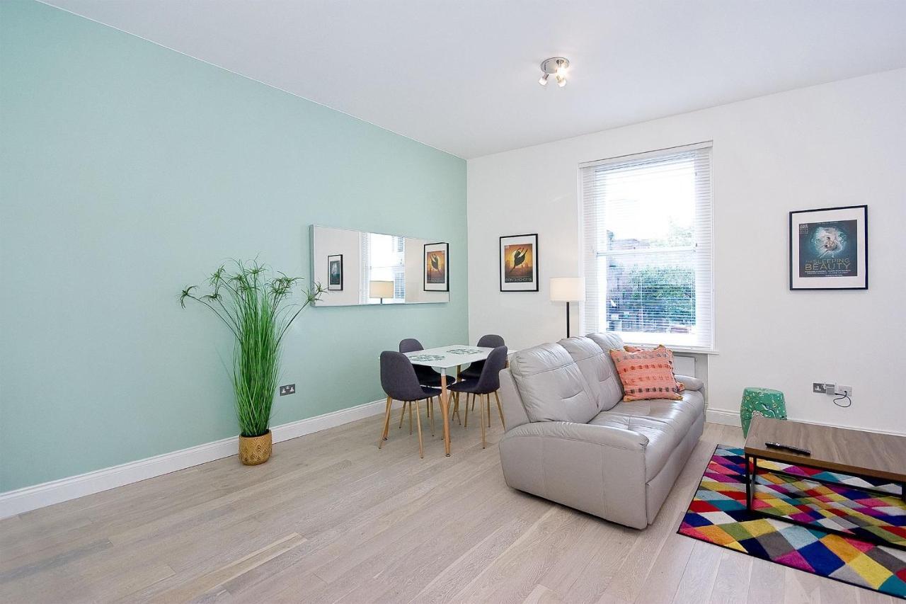 Ferienhaus Interlude House B By Living London