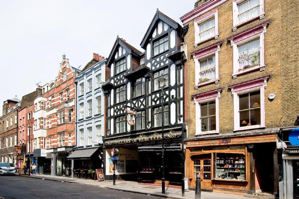 F2 Greek Street By Living Londres