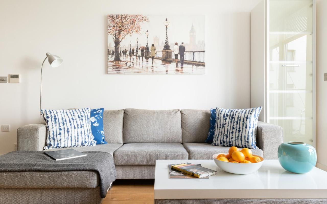 Fabulous 3 Bed 2 Bath Near Victoria Station * Londen
