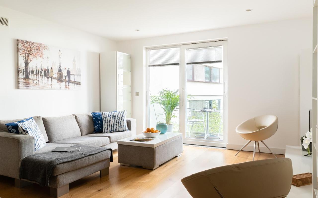 Fabulous 3 Bed 2 Bath Near Victoria Station Appartement Londen
