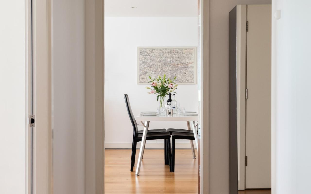 Fabulous 3 Bed 2 Bath Near Victoria Station * Londen