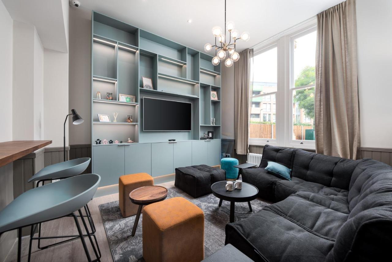 Queen's Drive 3*