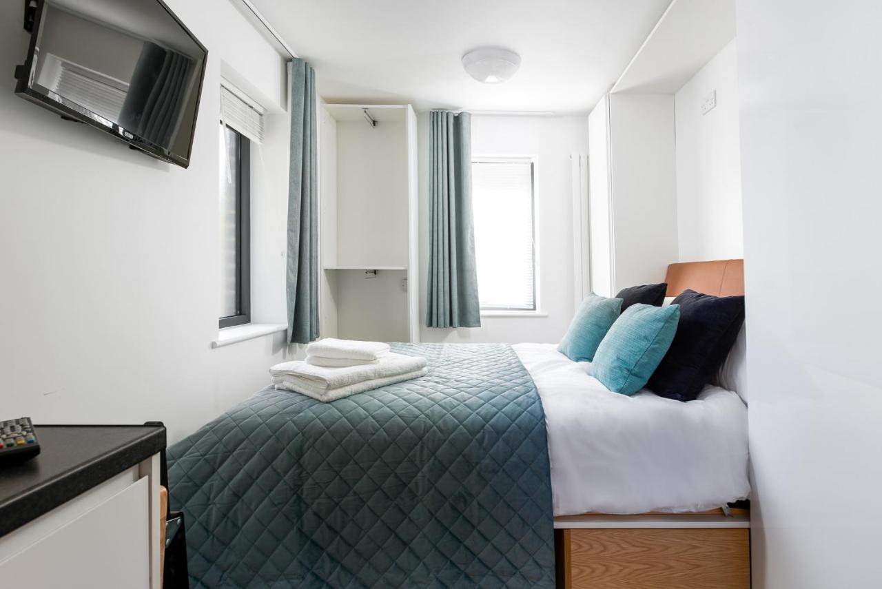 Queen's Drive 3*