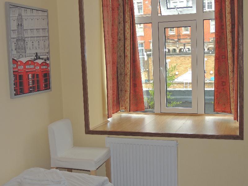 Dolphin - The 3* Londres