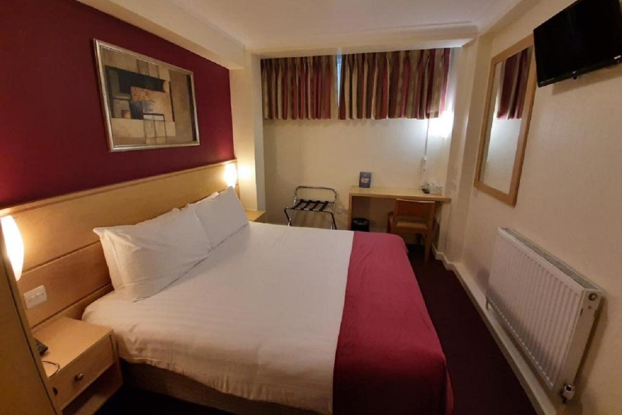 Americana Hotel 3*