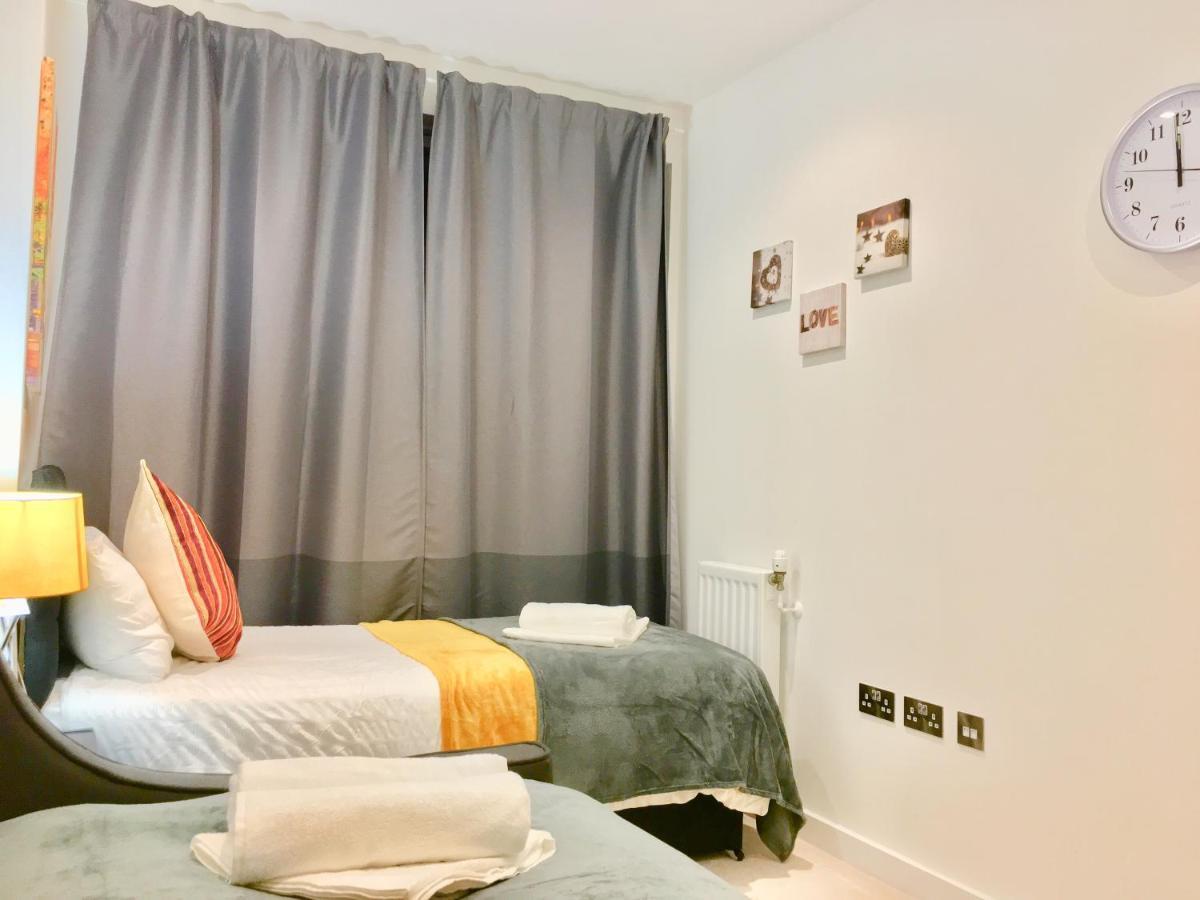 Excel 2 Bedrooms River View Londres