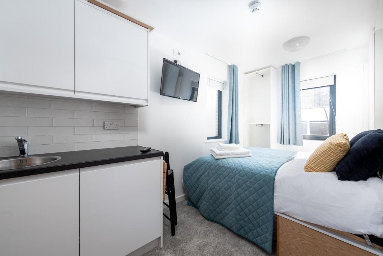Queen's Drive 3*