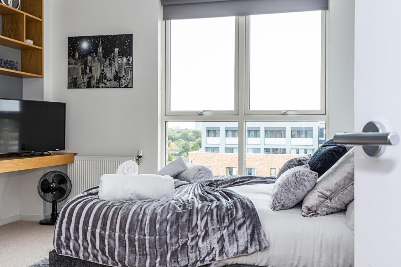 Chiswick Park 3 Bed 3 Bath West London - Parking Appartement