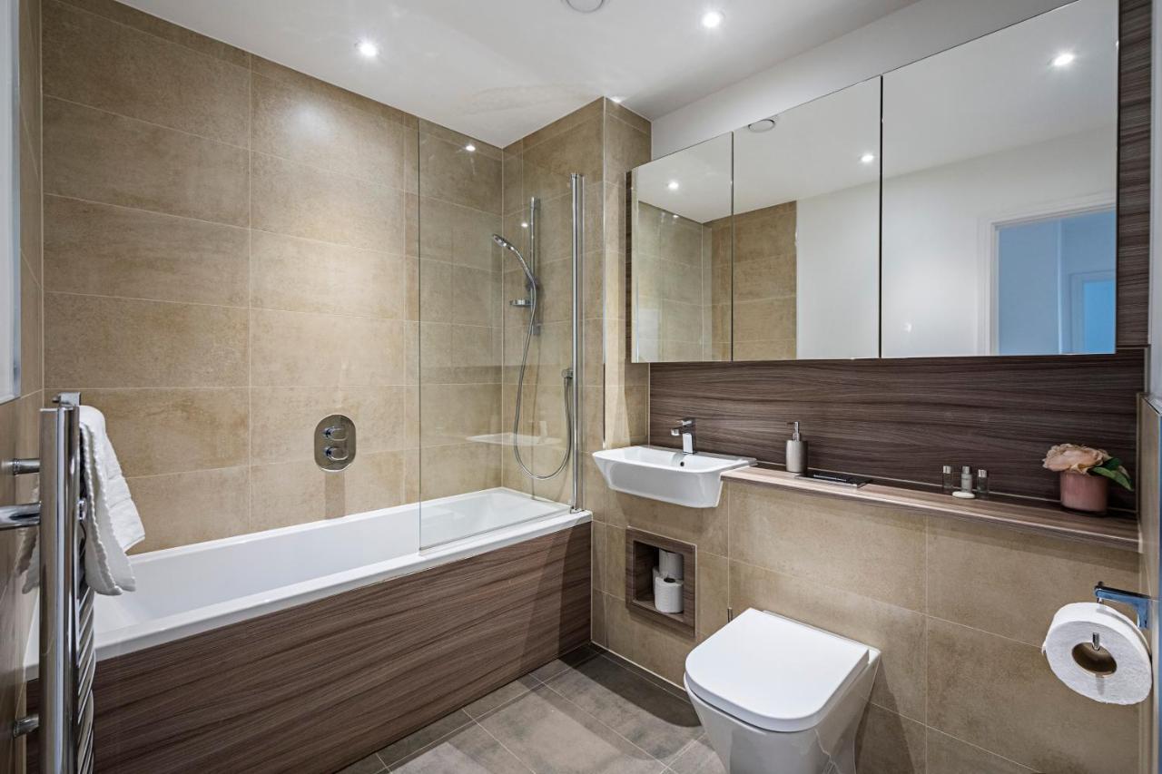Chiswick Park 3 Bed 3 Bath West London - Parking Appartement