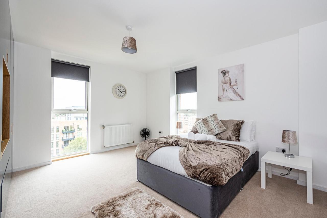 Chiswick Park 3 Bed 3 Bath West London - Parking Appartement