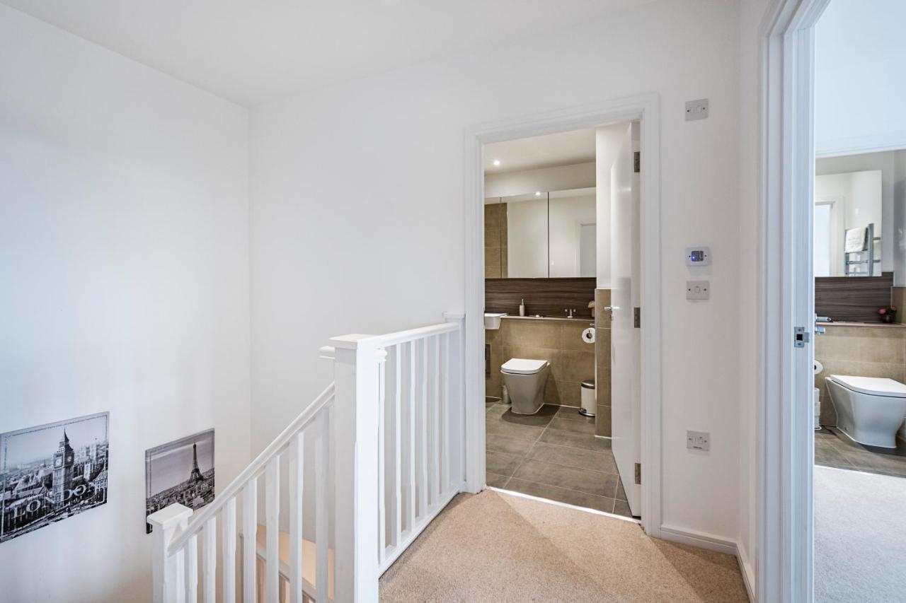 Appartement Chiswick Park 3 Bed 3 Bath West London - Parking