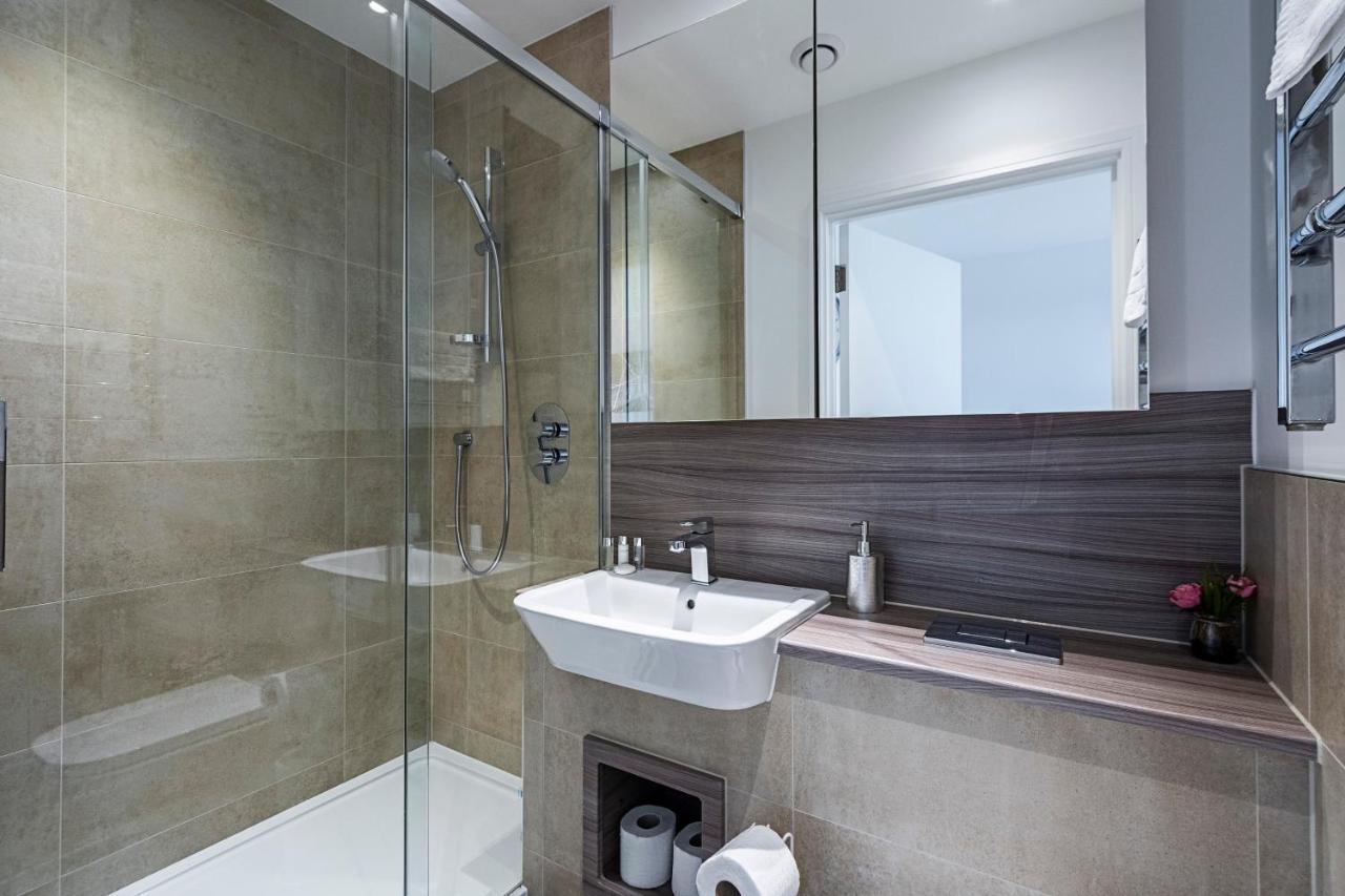 Chiswick Park 3 Bed 3 Bath West London - Parking Appartement *