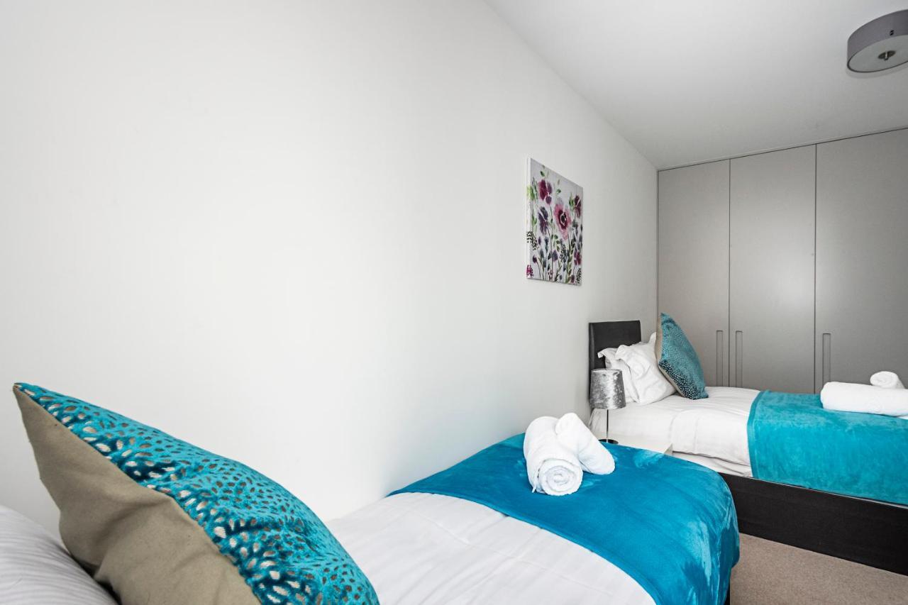 Chiswick Park 3 Bed 3 Bath West London - Parking Appartement *