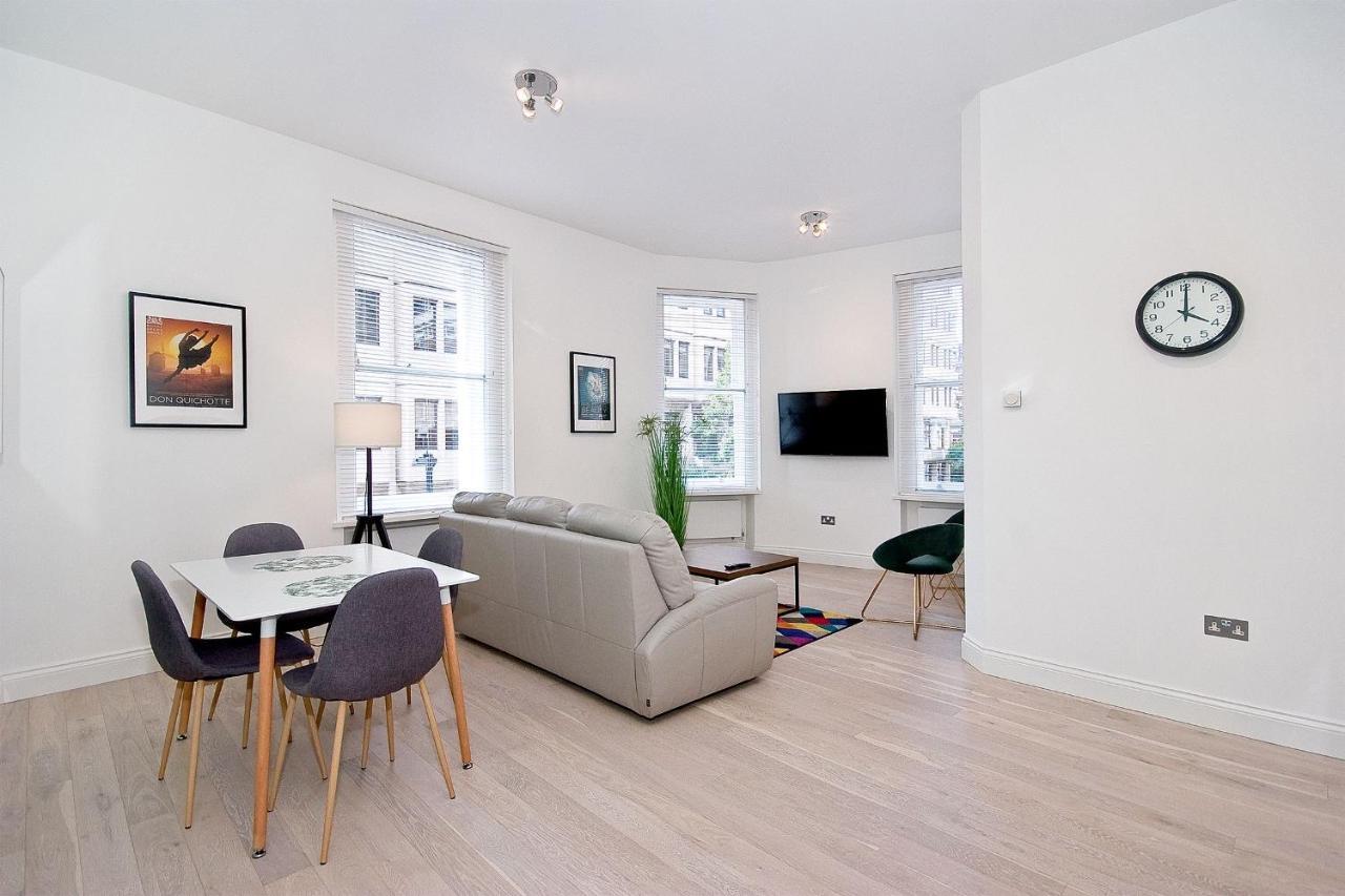 Ferienhaus Interlude House B By Living London