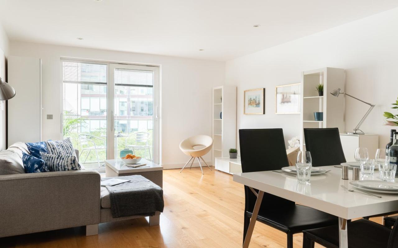 Fabulous 3 Bed 2 Bath Near Victoria Station Londen