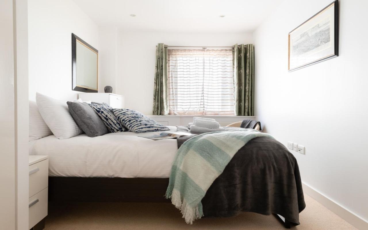 Fabulous 3 Bed 2 Bath Near Victoria Station Londen