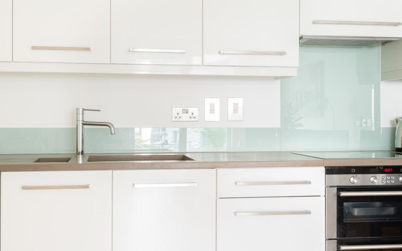 Fabulous 3 Bed 2 Bath Near Victoria Station Appartement