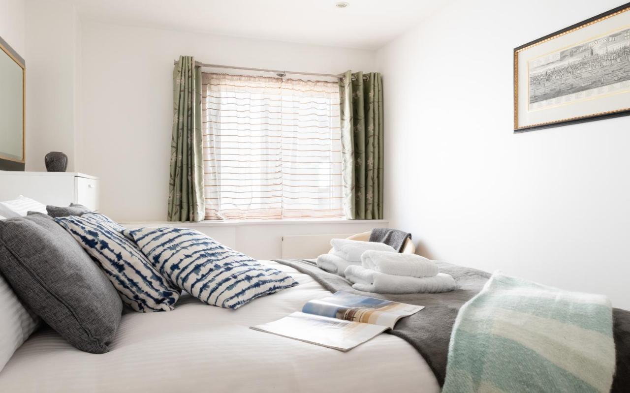 Fabulous 3 Bed 2 Bath Near Victoria Station Londen