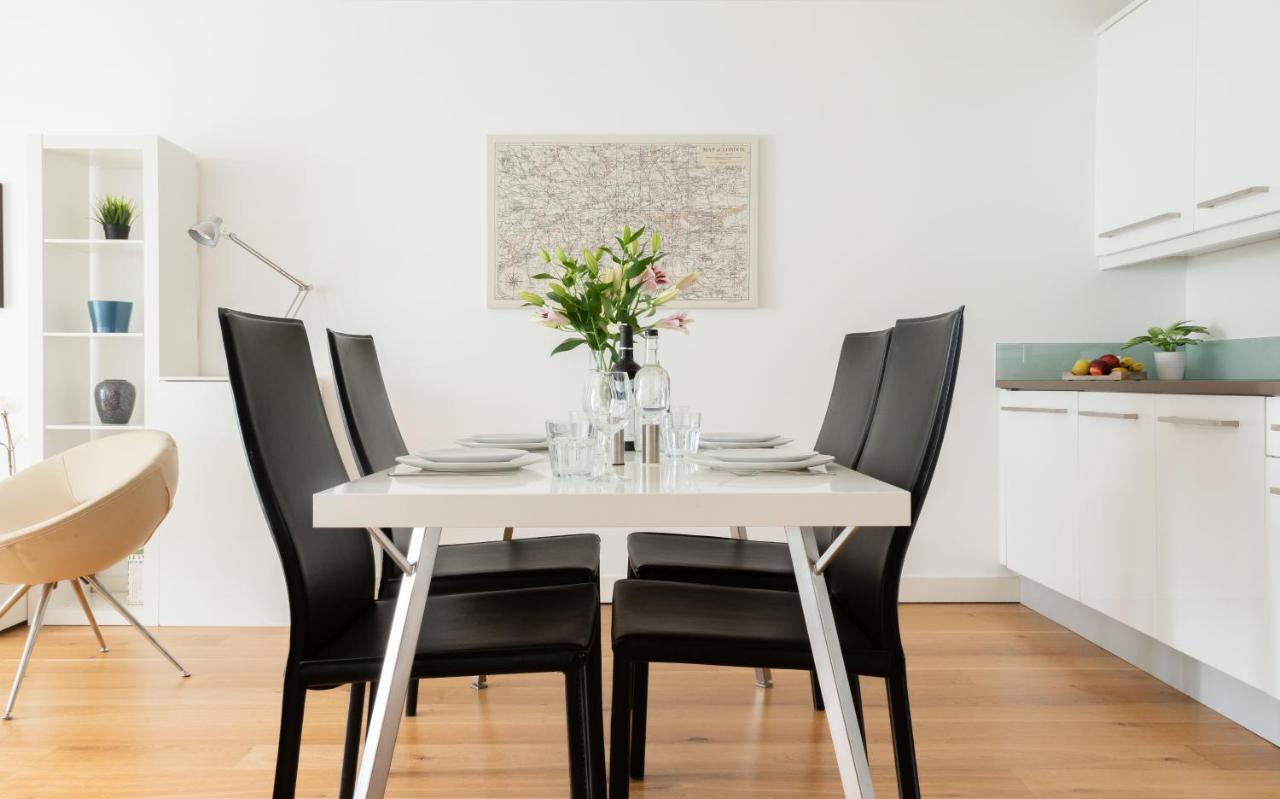 Fabulous 3 Bed 2 Bath Near Victoria Station * Londen