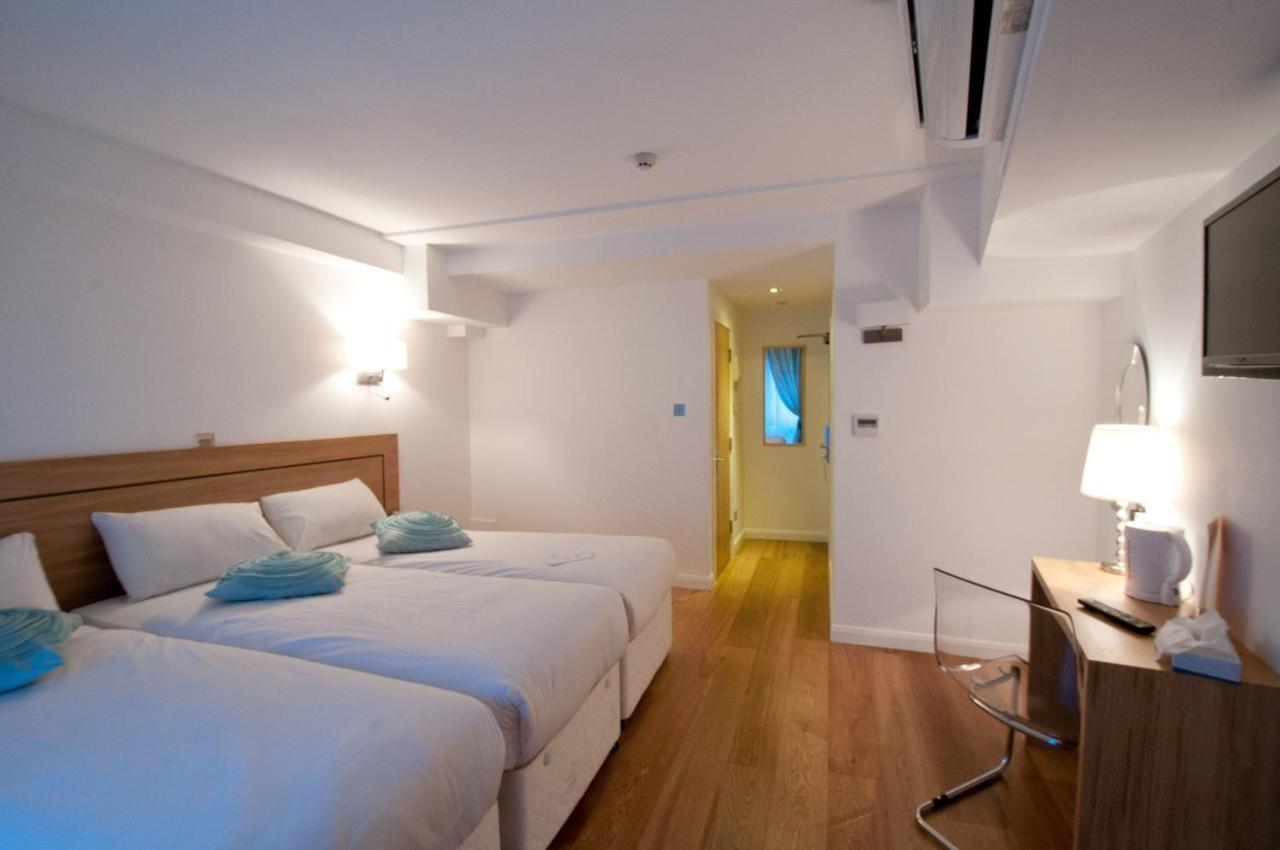 Ambassadors Hotel 3*