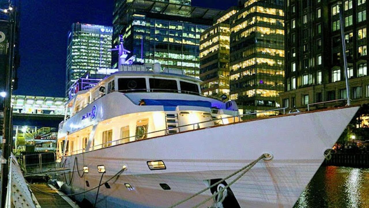 Absolute Pleasure Yacht Hotel Londen