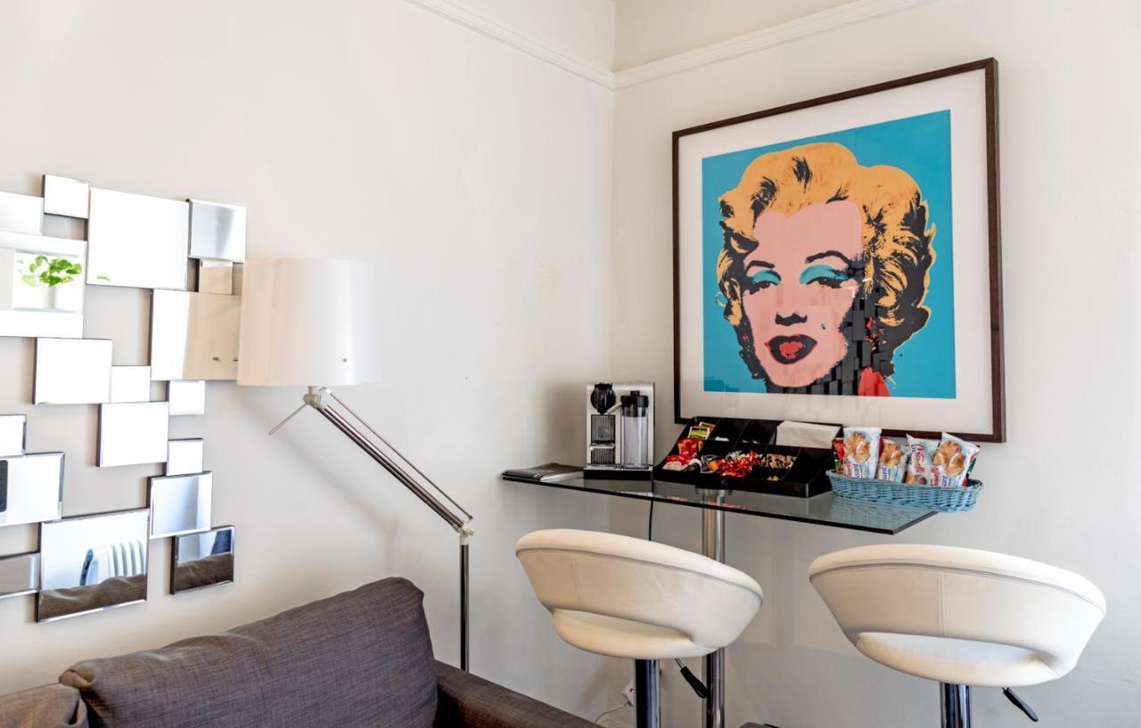 Flat 25 Dudley Court * Londen