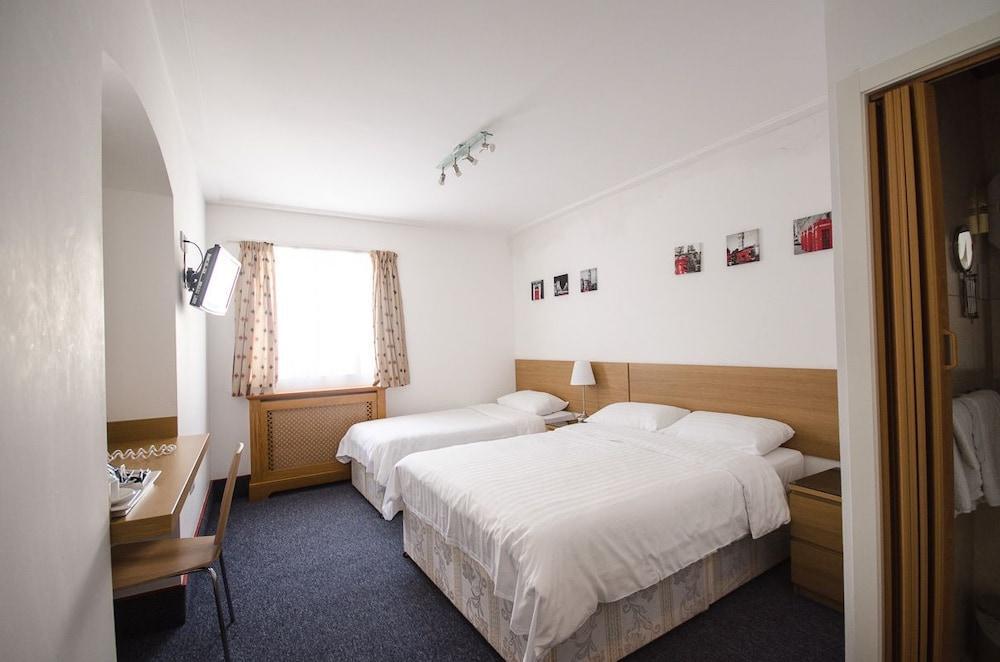 Adria Hotel 3*