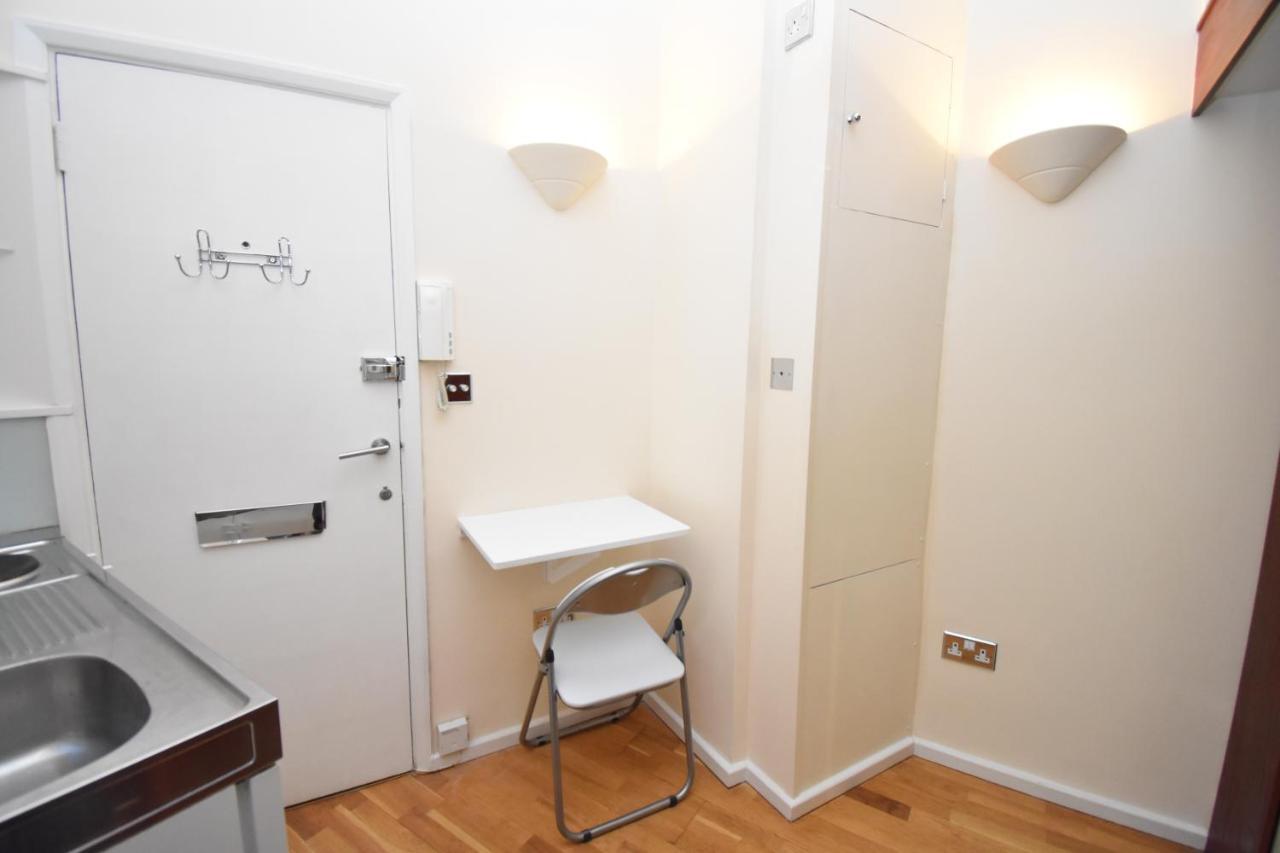 One Of London's Smallest Studios! Appartement *