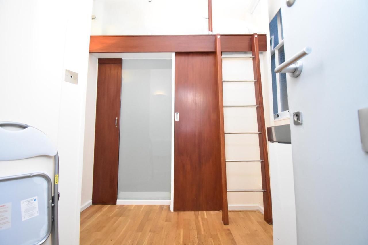 One Of London's Smallest Studios! Apartamento Londres