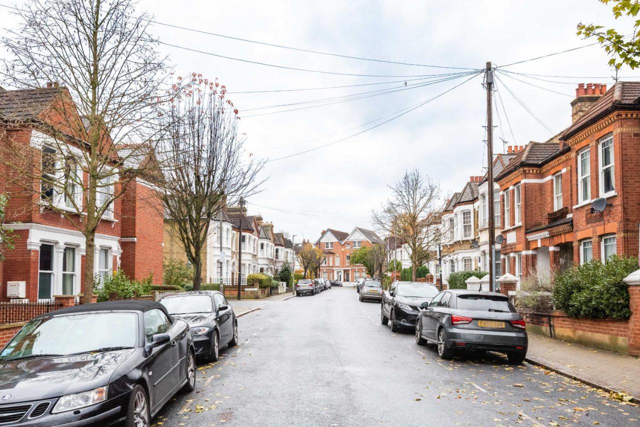 Bright Family Close To Wandsworth Common