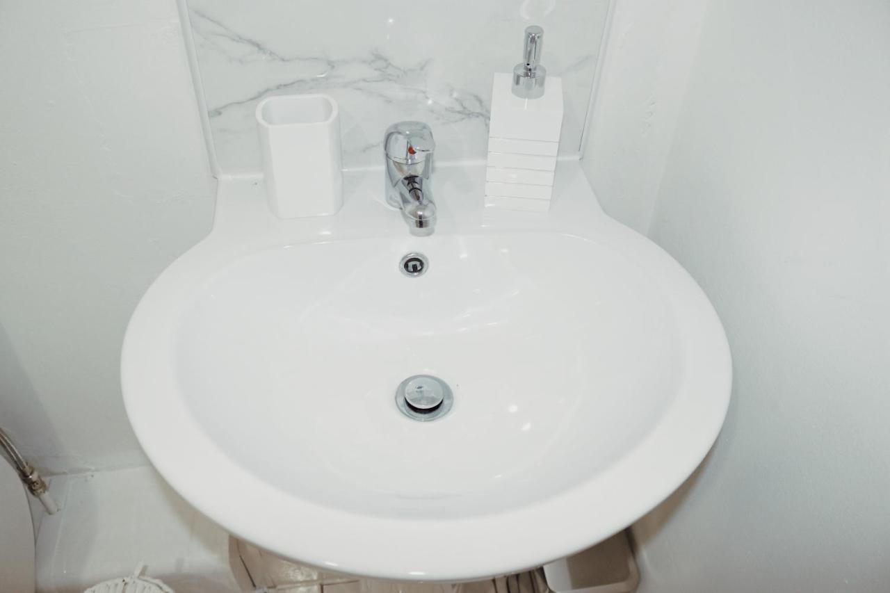 By Rehoboth - Abbey Wood Station - Zone 4 * Londres