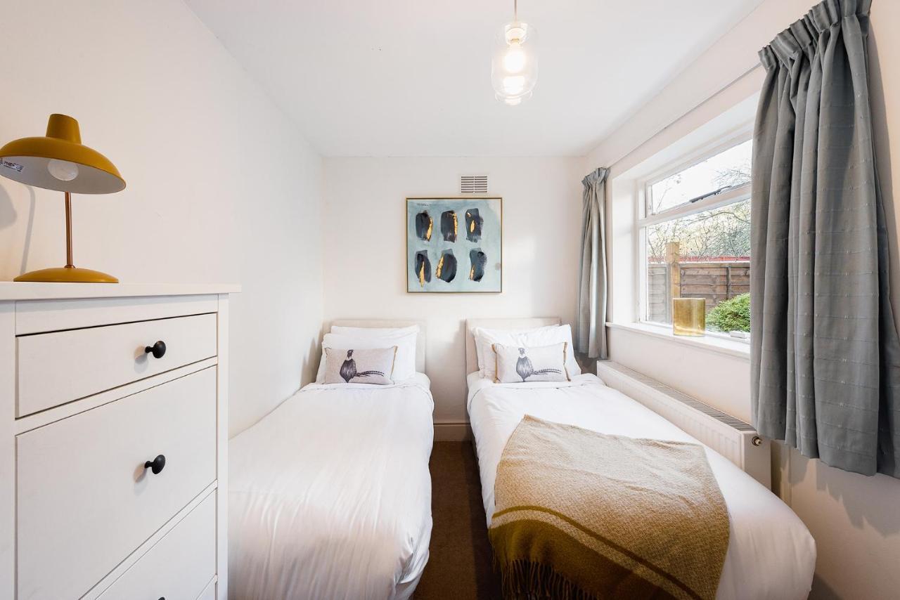 Apartment Heart Of Ealing With Garden London