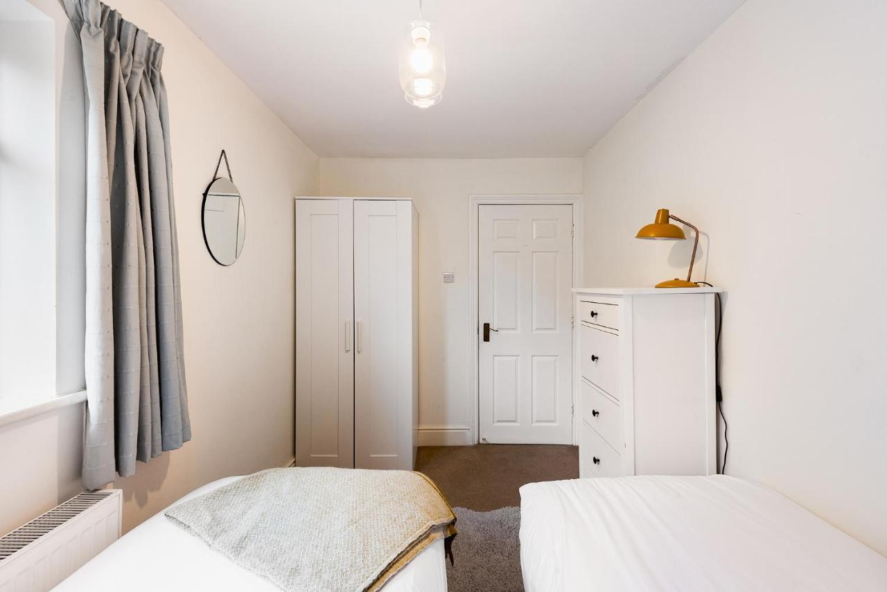 Heart Of Ealing With Garden Apartment London