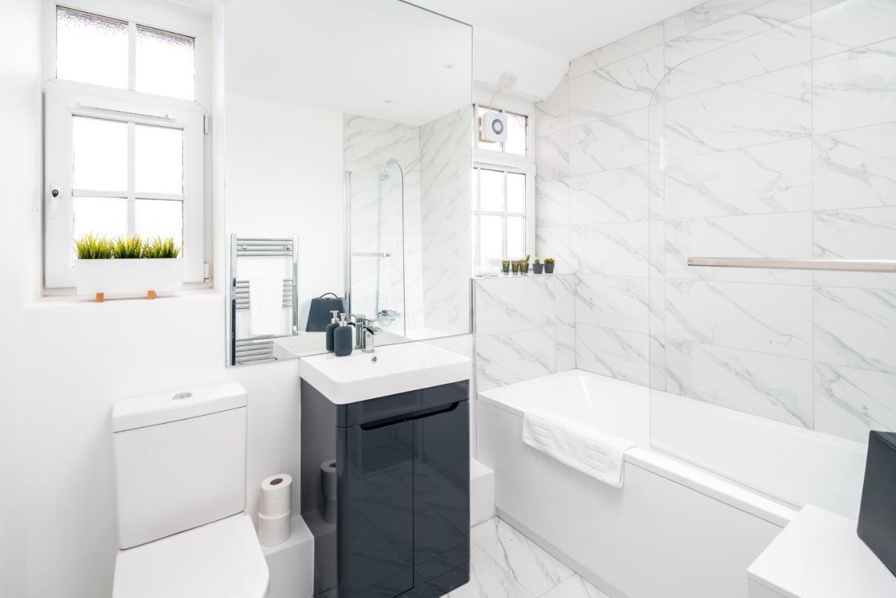 Skyline Serviced - Battersea Park Apartment London