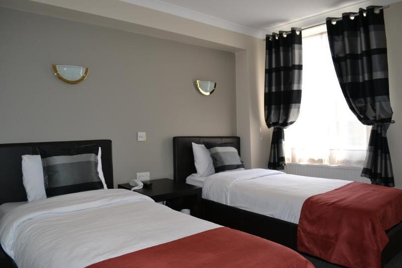 Smart Hyde Park View Hostal *