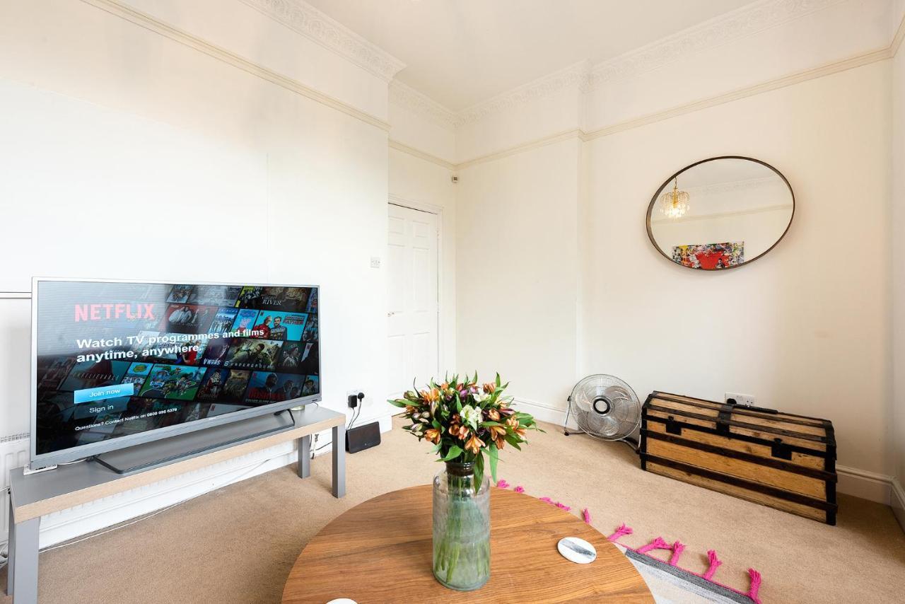 Apartment Heart Of Ealing With Garden