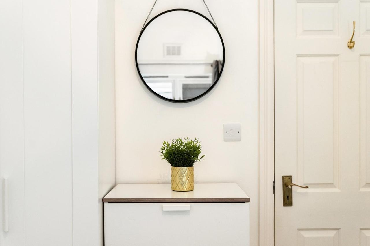 Heart Of Ealing With Garden Apartment London