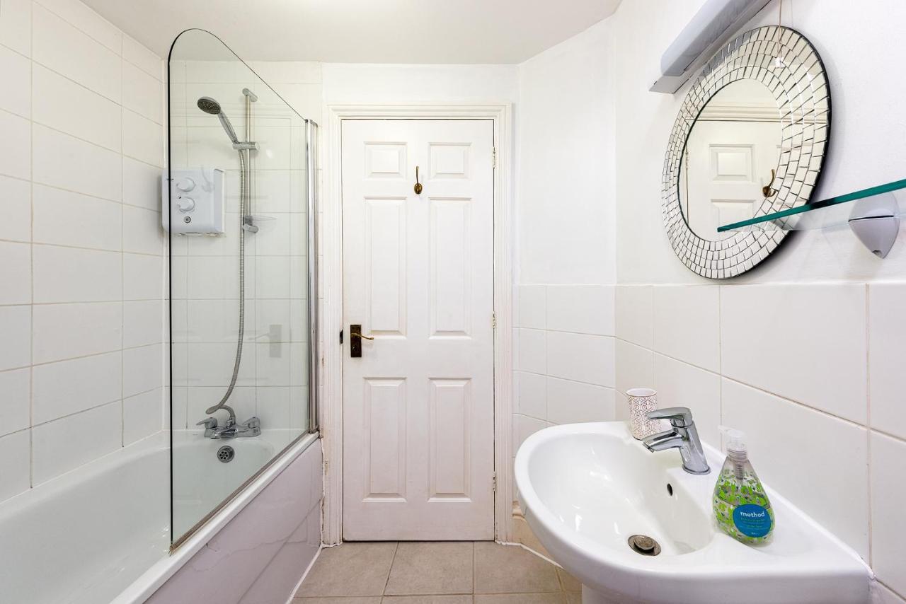 Heart Of Ealing With Garden * London