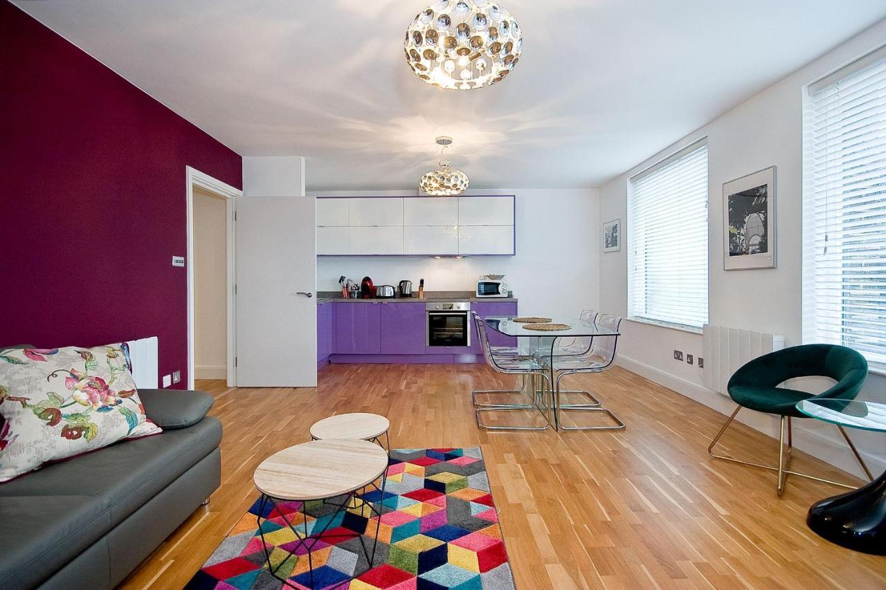 Mulberry Flat 6 - Two Bedroom 3rd Floor By Living Casa de férias