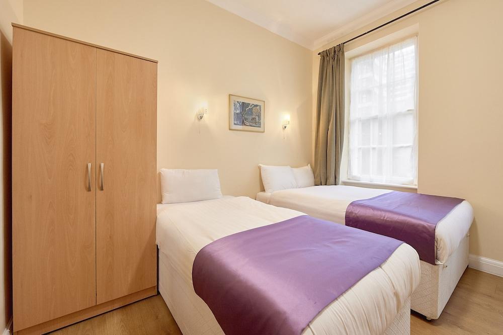 Oyo 24 Sussex Hotel