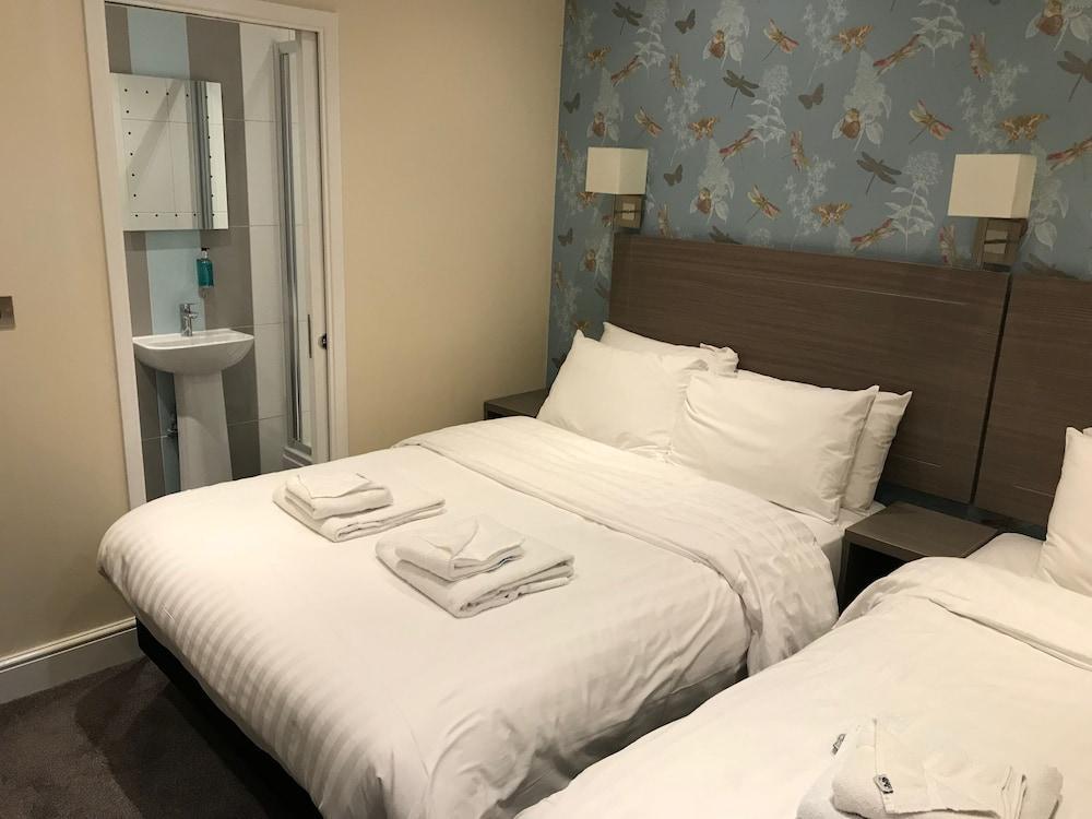 Hotel Oyo Bakers Victoria 3*