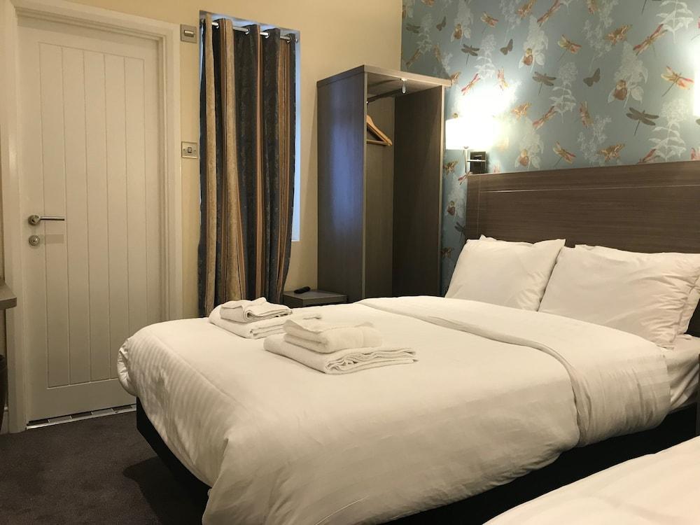 Hotel Oyo Bakers Victoria
