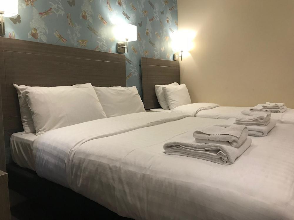 Hotel Oyo Bakers Victoria 3*