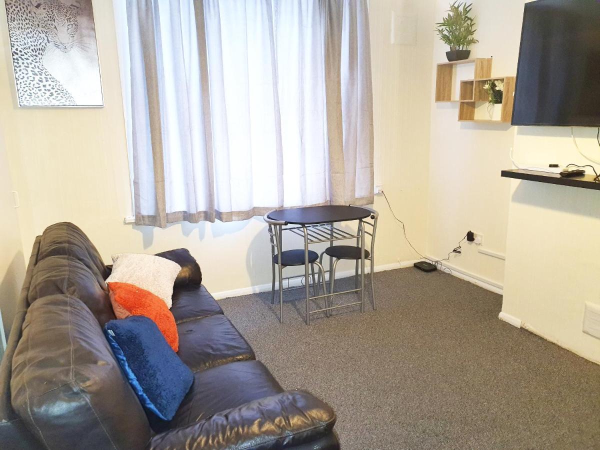 Beautiful Two Bedroom Near O2 Arena Appartement