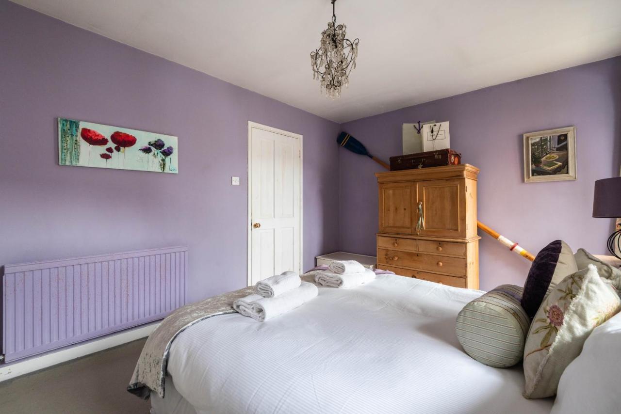Charming Chiswick Near Ravenscourt Park By Underthedoormat Hébergement de vacances *