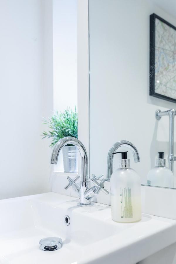 Bonnington Gardens - 1 Bed Open Plan Basement Flat Appartement Londen