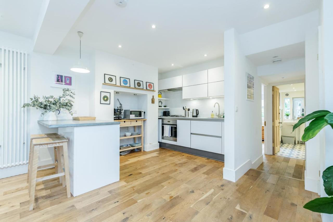 Appartement Bonnington Gardens - 1 Bed Open Plan Basement Flat Londen