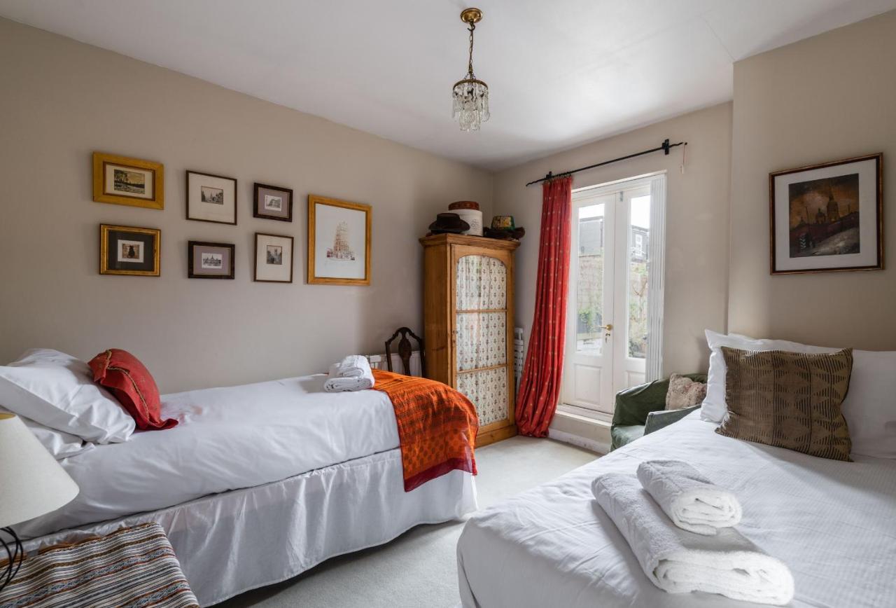 Charming Chiswick Near Ravenscourt Park By Underthedoormat Hébergement de vacances Londres